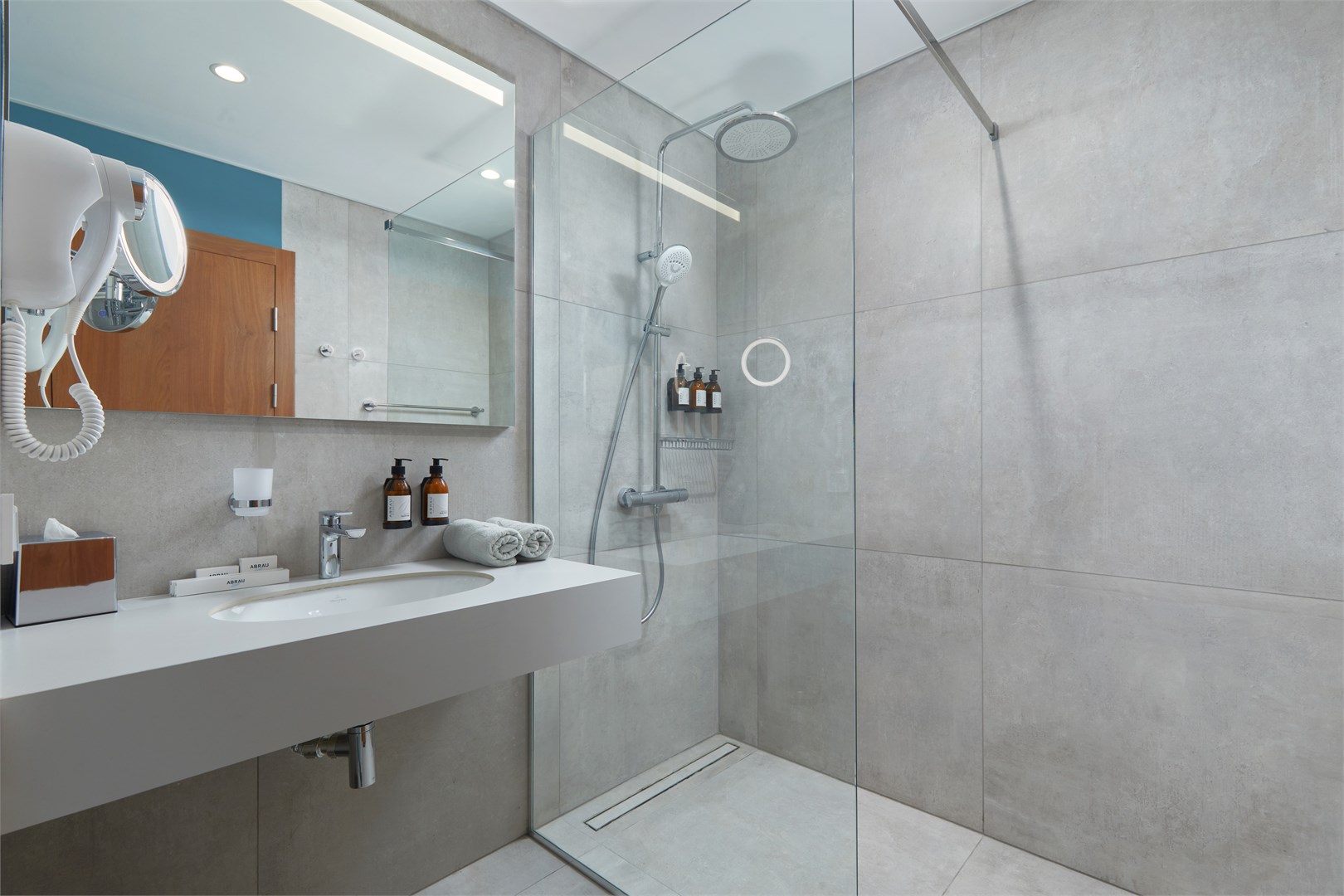 Стандарт с террасой с видом на озеро в Abrau light resort&SPA