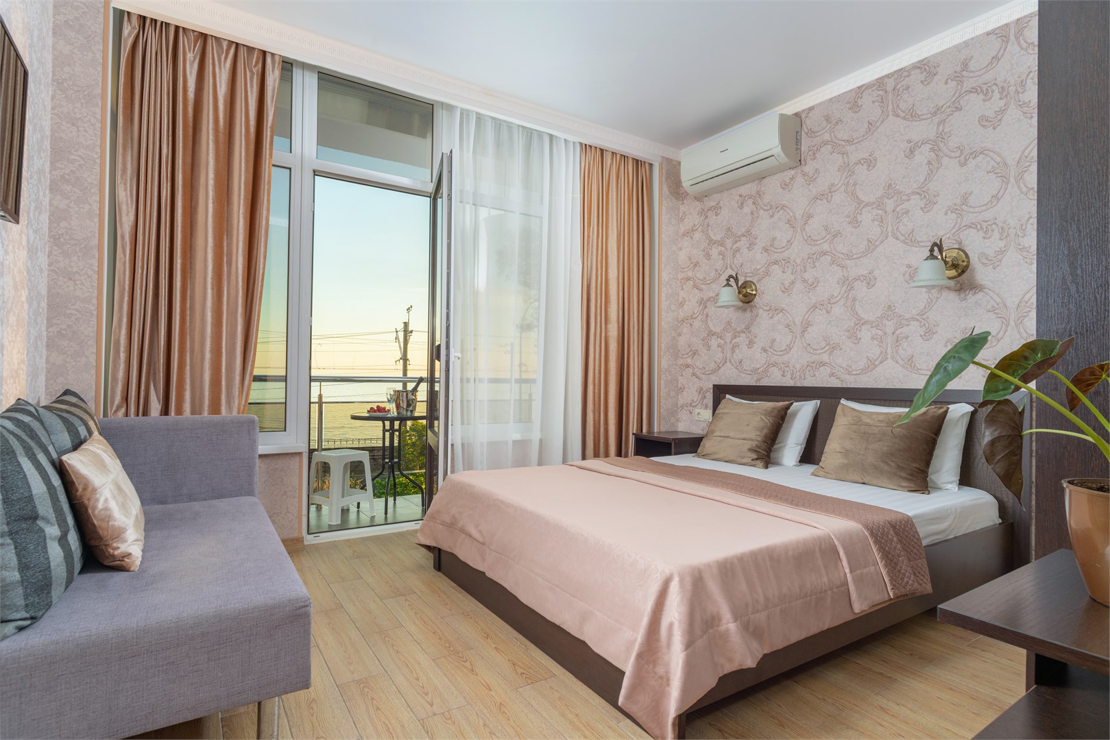 Делюкс с балконом и видом на черное море в Helas