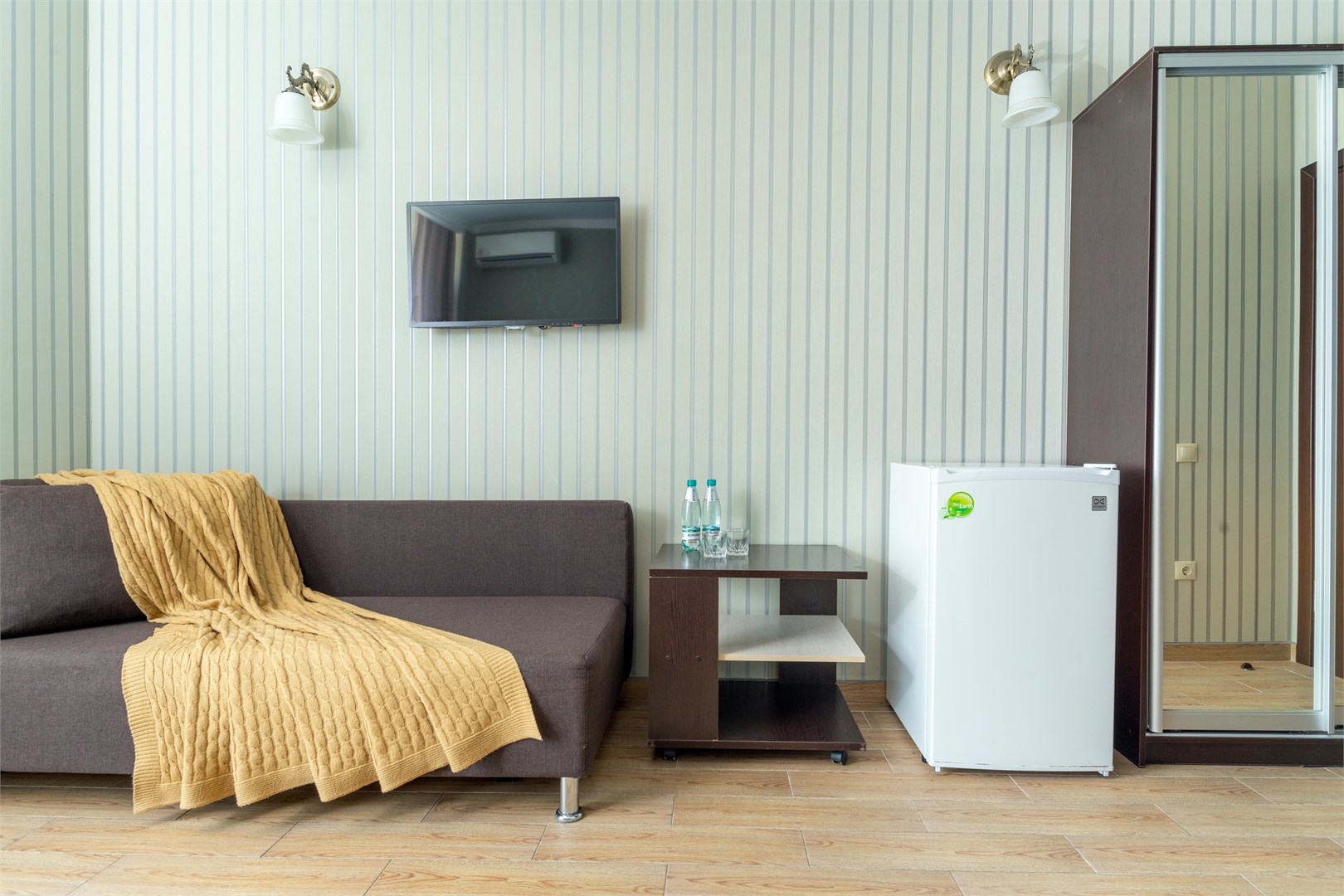 Делюкс с балконом и  видом во внутренний двор  (4-х) в Helas