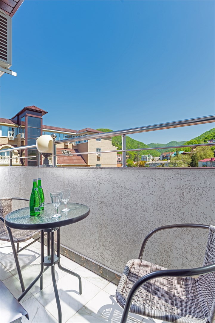 Двухкомнатный Люкс с видом на черное море и величественные горы в Helas