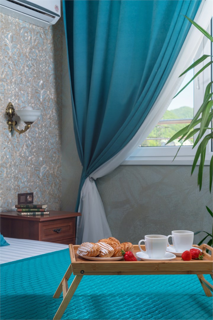 Двухкомнатный Люкс с видом на черное море и величественные горы в Helas