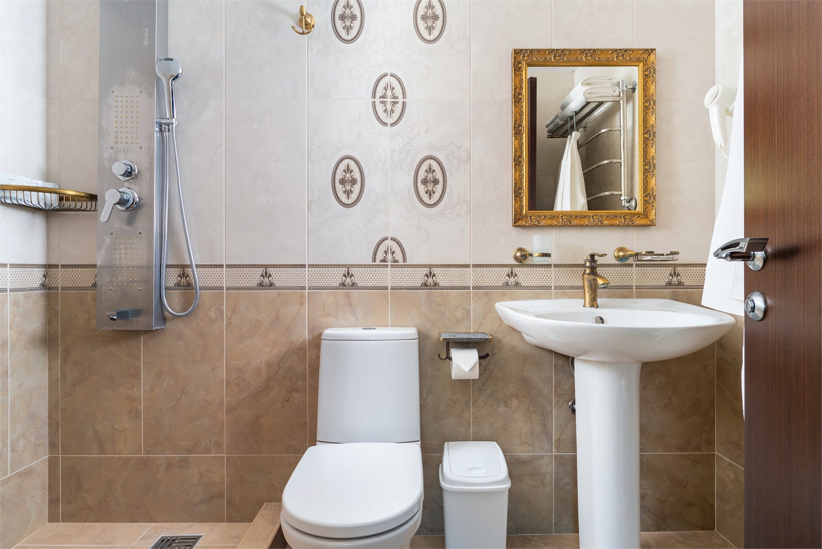 Двухкомнатный Люкс с видом на черное море и величественные горы в Helas