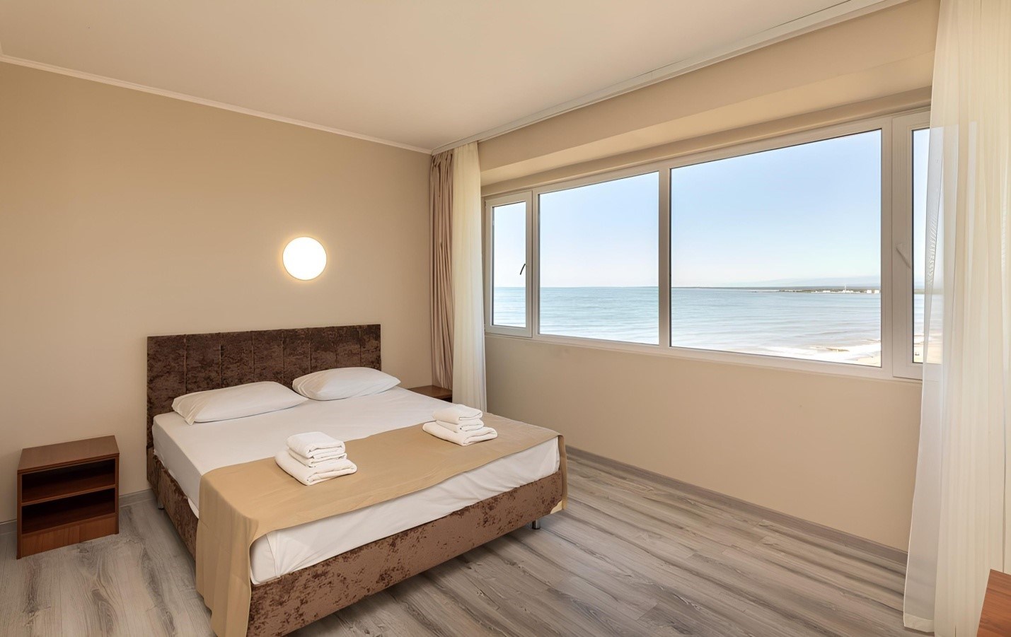 Комфорт без балкона  (2х местный однокомнатный) в Черноморская жемчужина