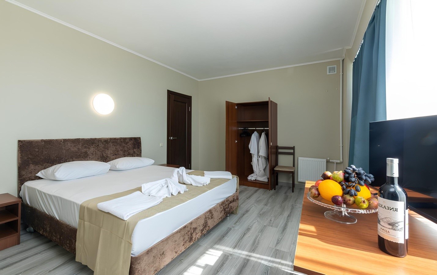 Люкс (4х местный двухкомнатный) в Черноморская жемчужина