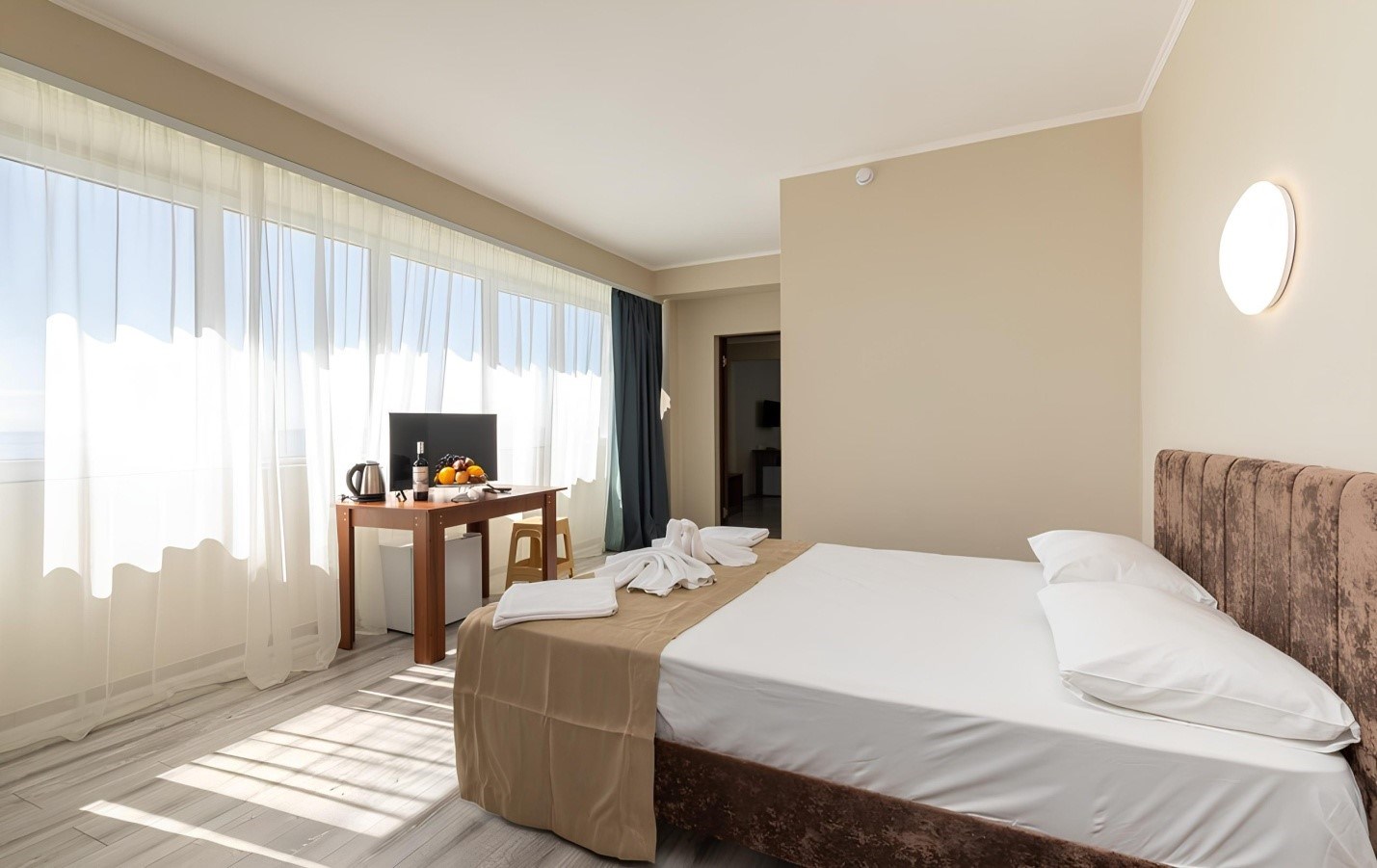 Люкс (4х местный двухкомнатный) в Черноморская жемчужина