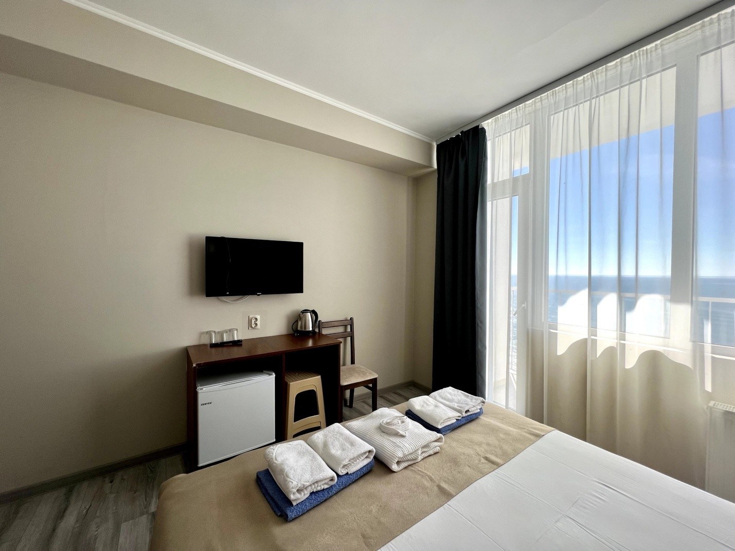 Люкс (4х местный двухкомнатный) в Черноморская жемчужина