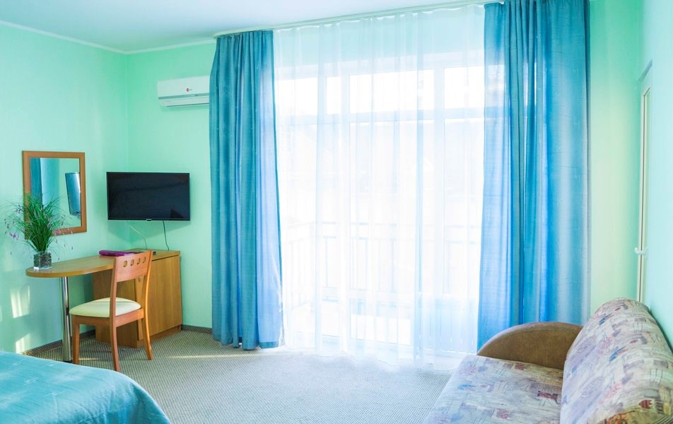 Четырехместный стандарт с балконом в Штиль