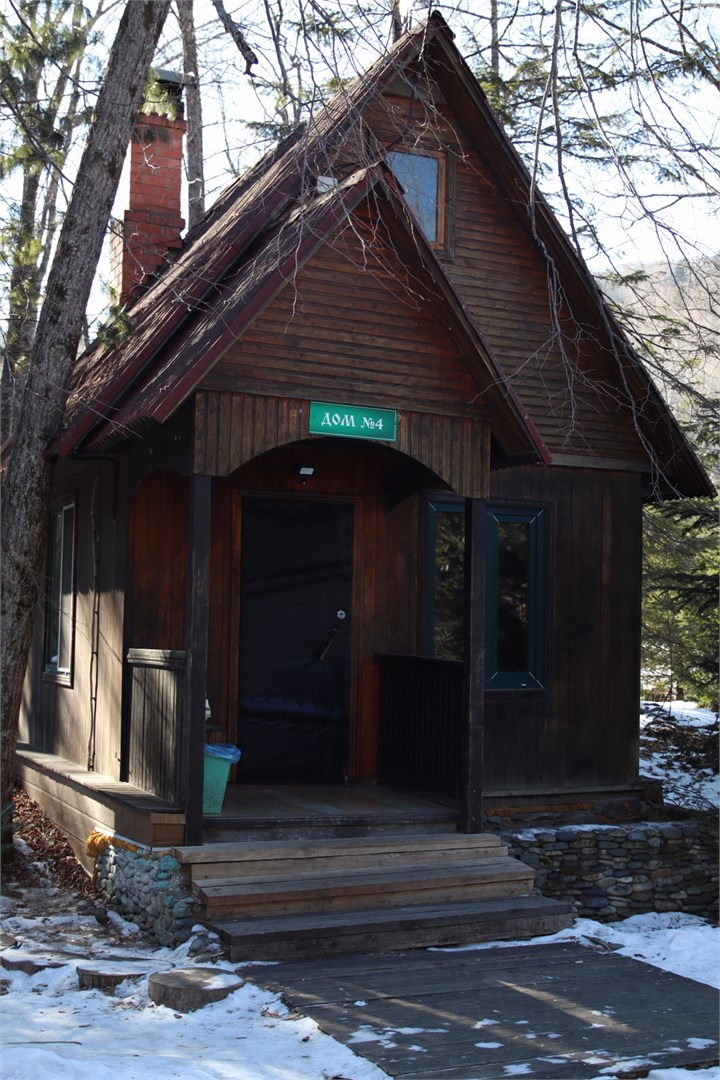 Трехместные домики в Времена года