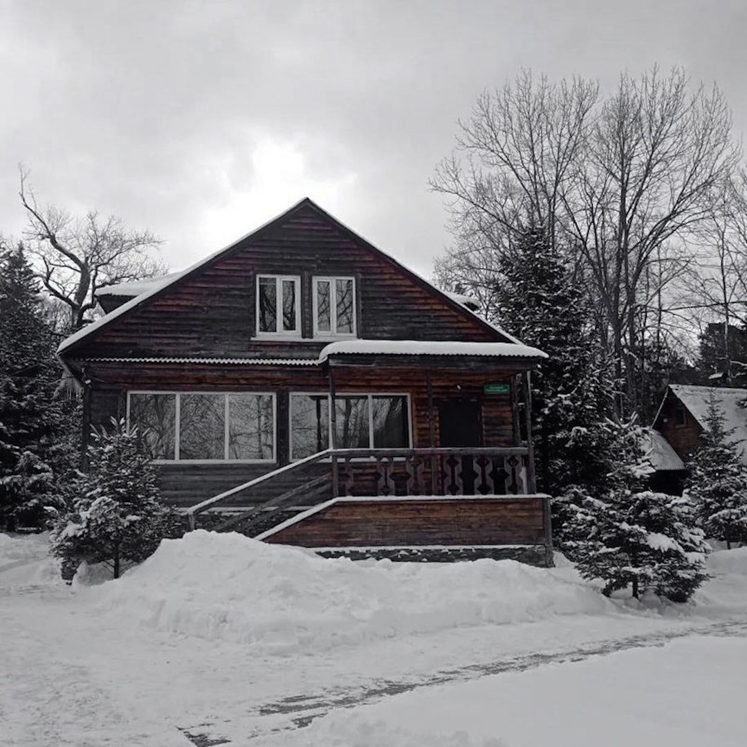 Большой дом целиком в Времена года