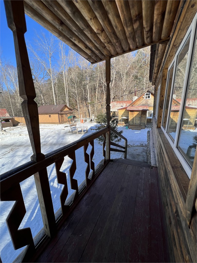 Большой дом целиком в Времена года