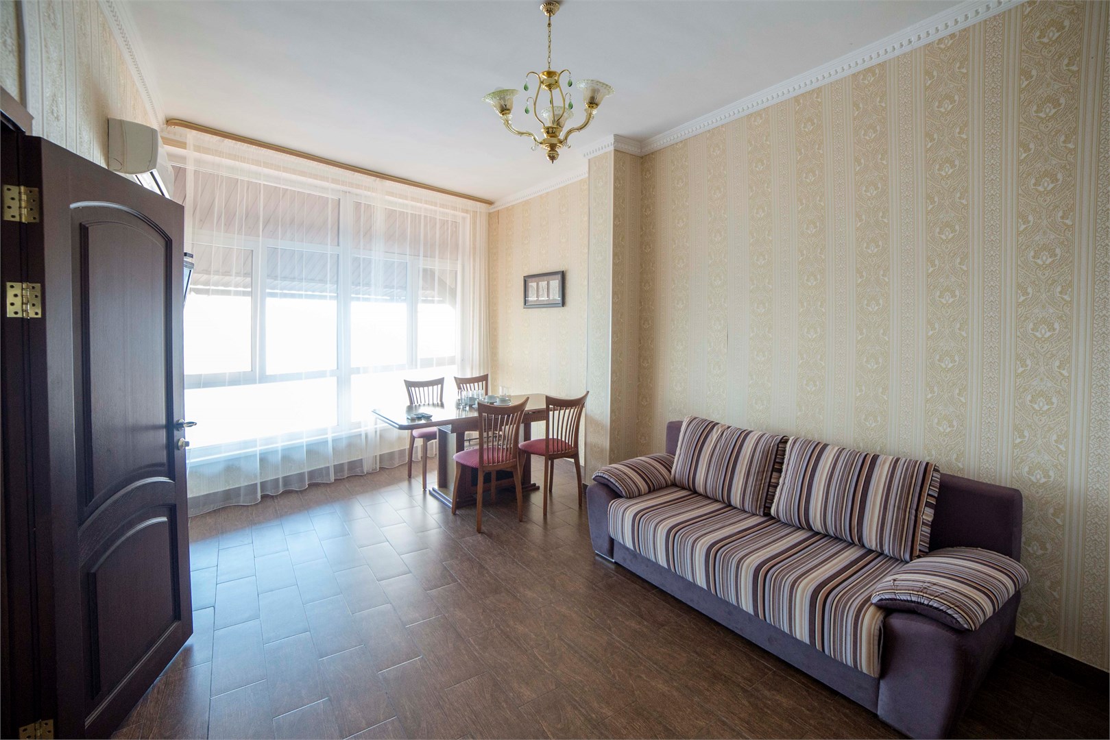 двухкомнатный комфорт (витраж на море) в Дом рыбака