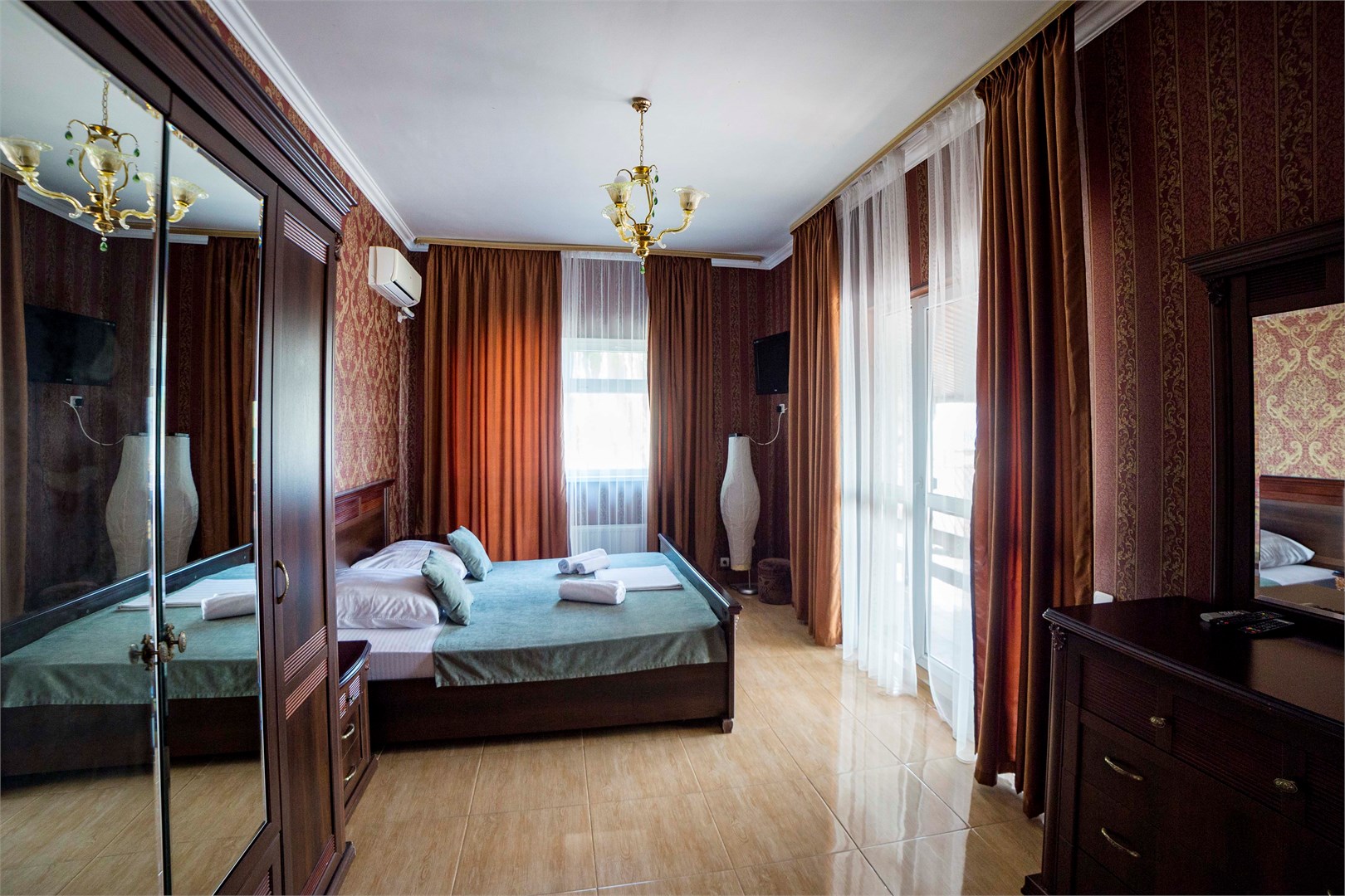 двухкомнатный комфорт (витраж на море) в Дом рыбака