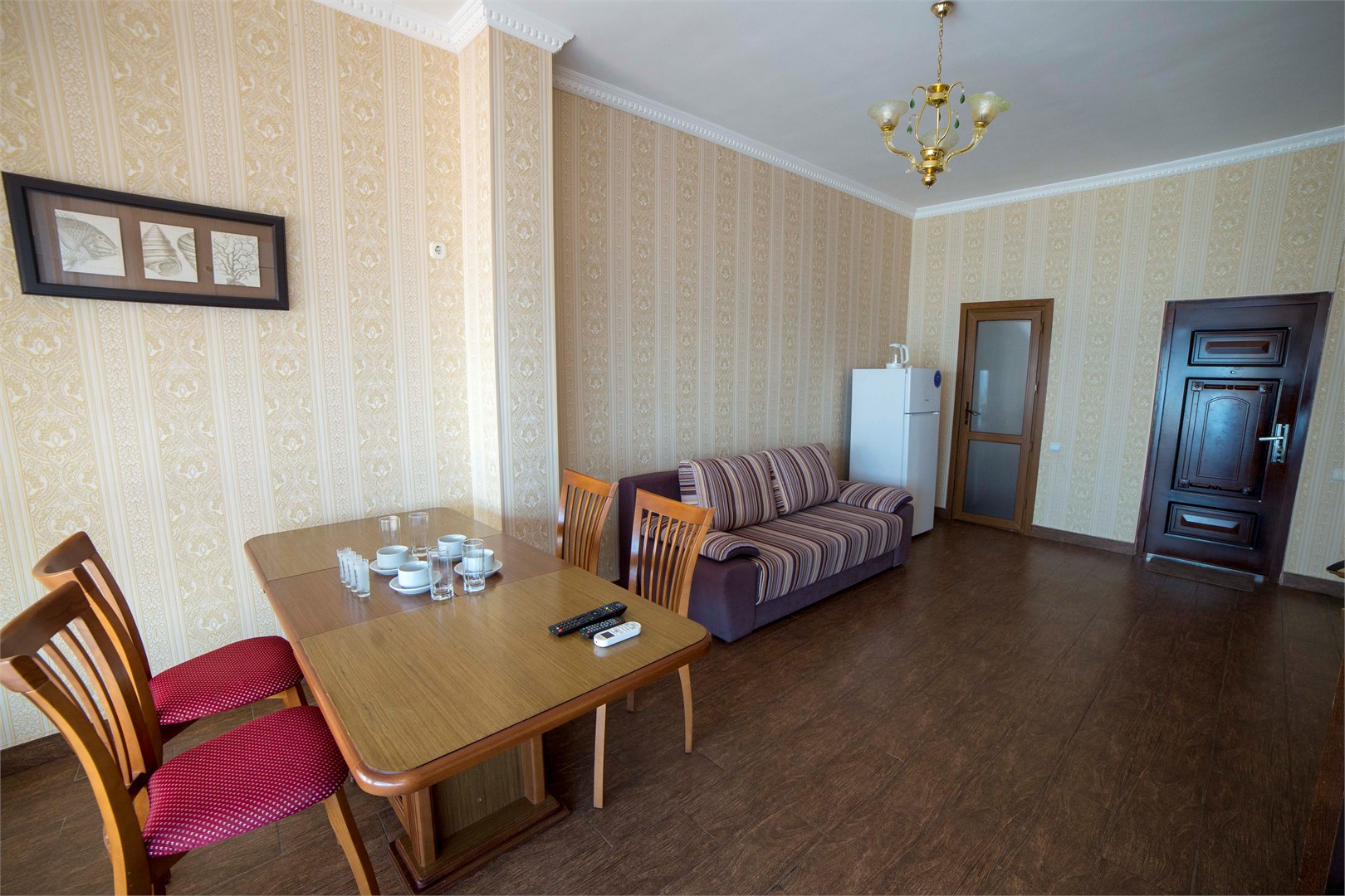 двухкомнатный комфорт (витраж на море) в Дом рыбака