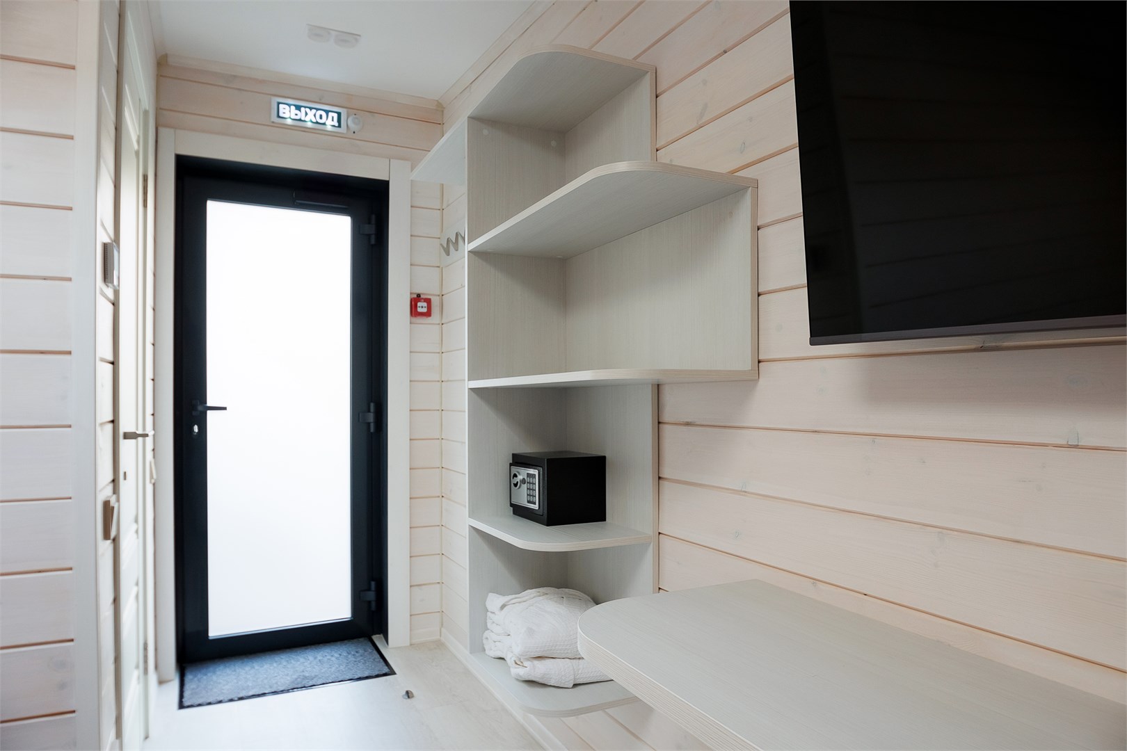 Стандарт с отдельным входом и мансардным окном в Вилла Лана