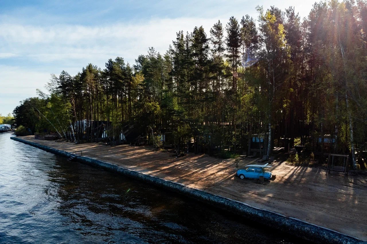 А-фрейм на берегу моря в Море