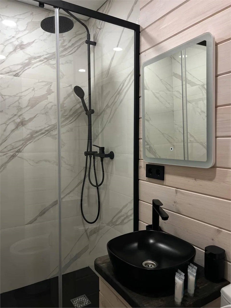 Панорамный дом на берегу в Море