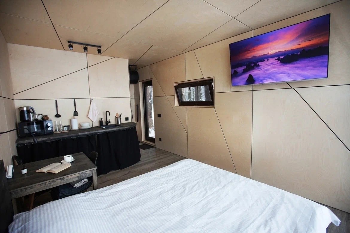 Панорамный дом на берегу в Море