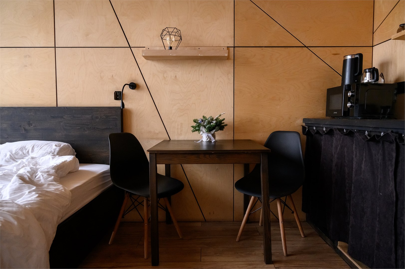 Панорамный дом на берегу в Море