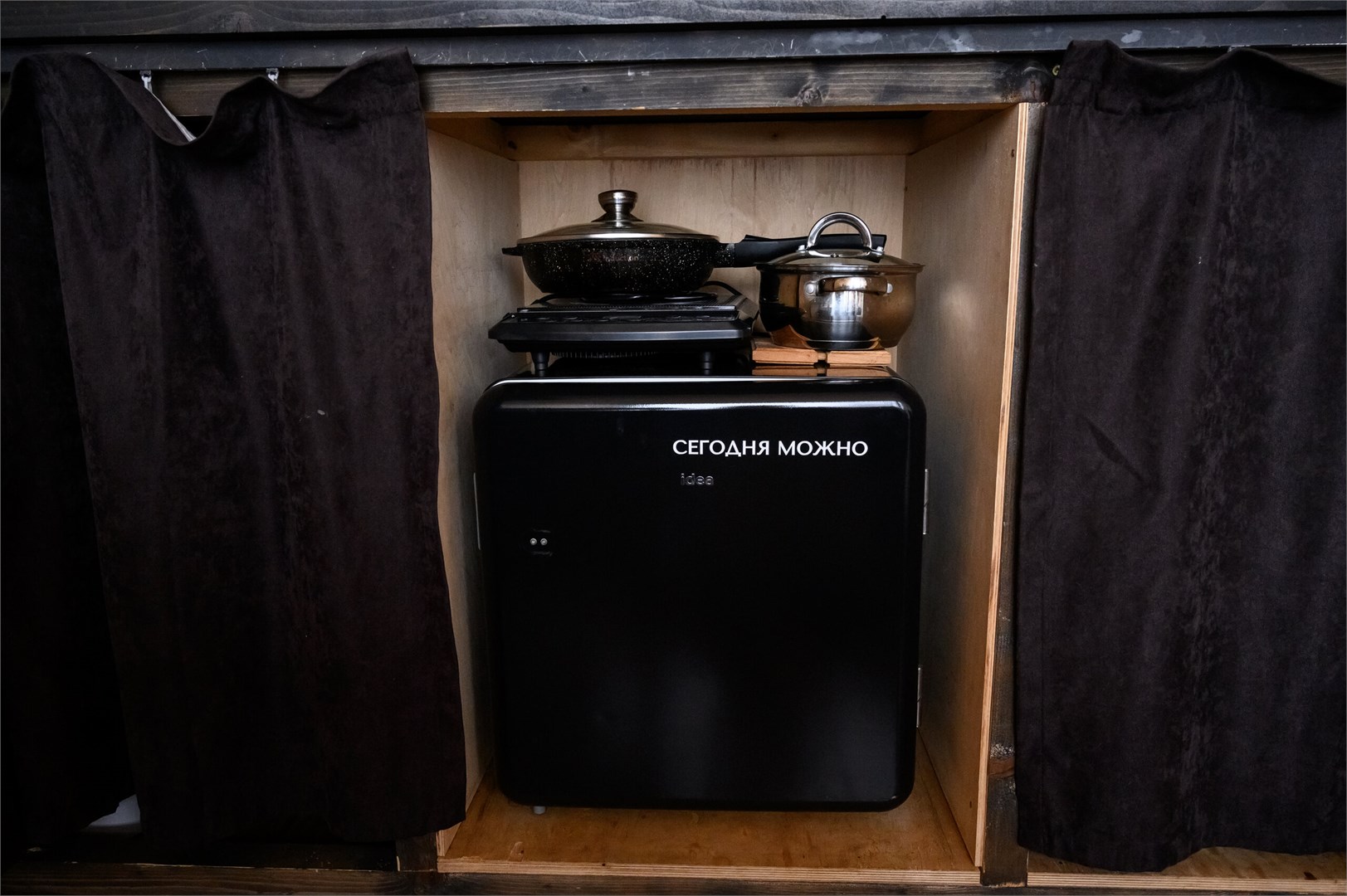 Панорамный дом на берегу в Море