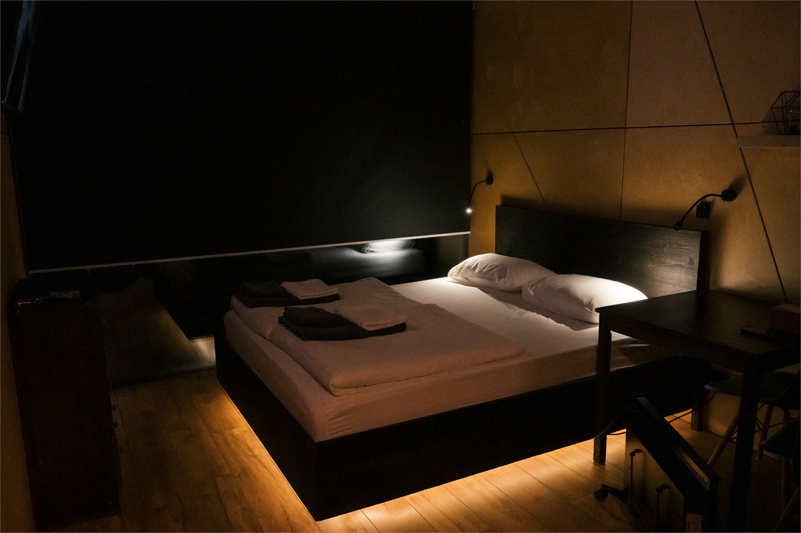 Панорамный дом на берегу в Море