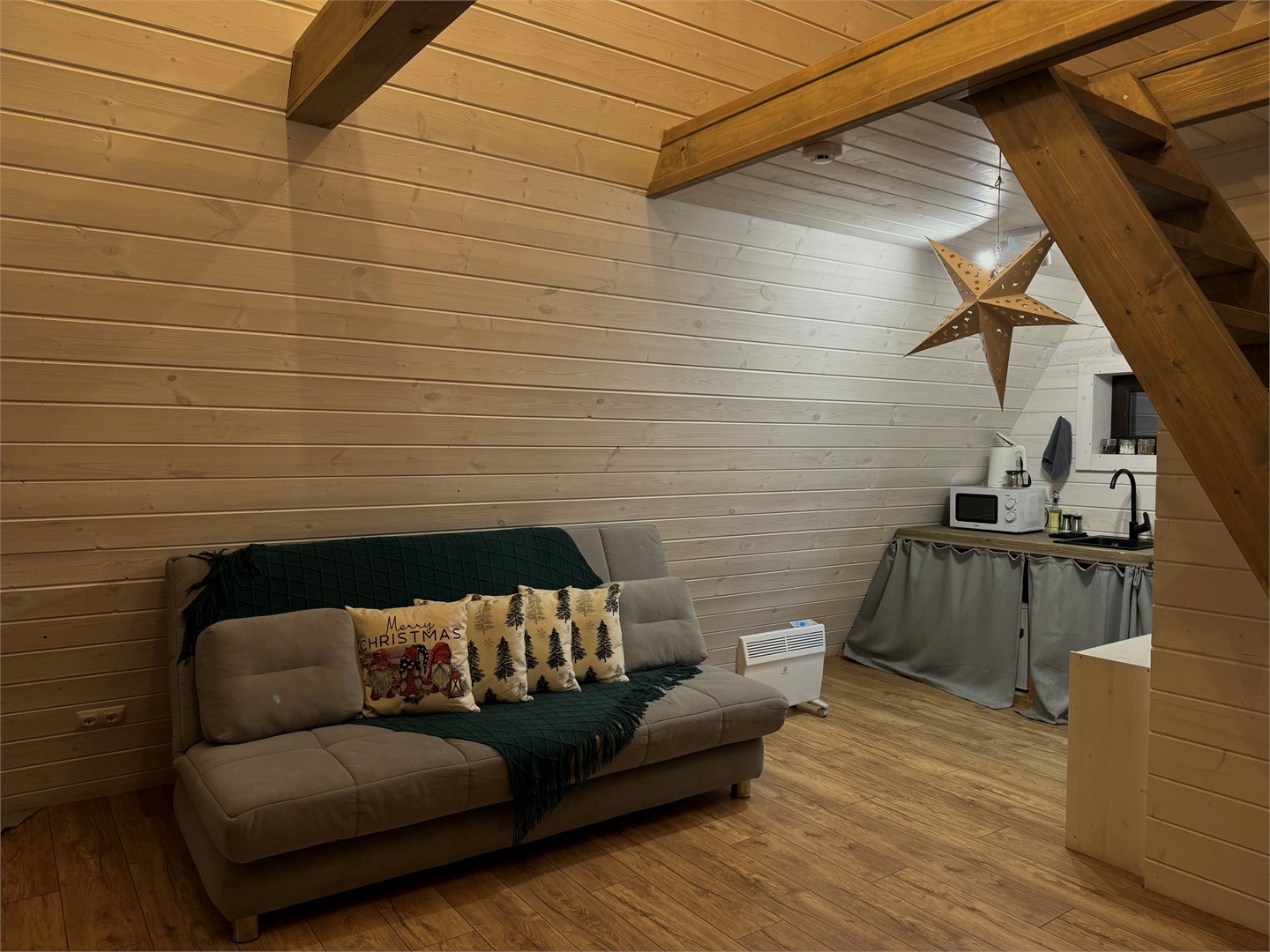 А-фрейм в сосновом лесу в Море