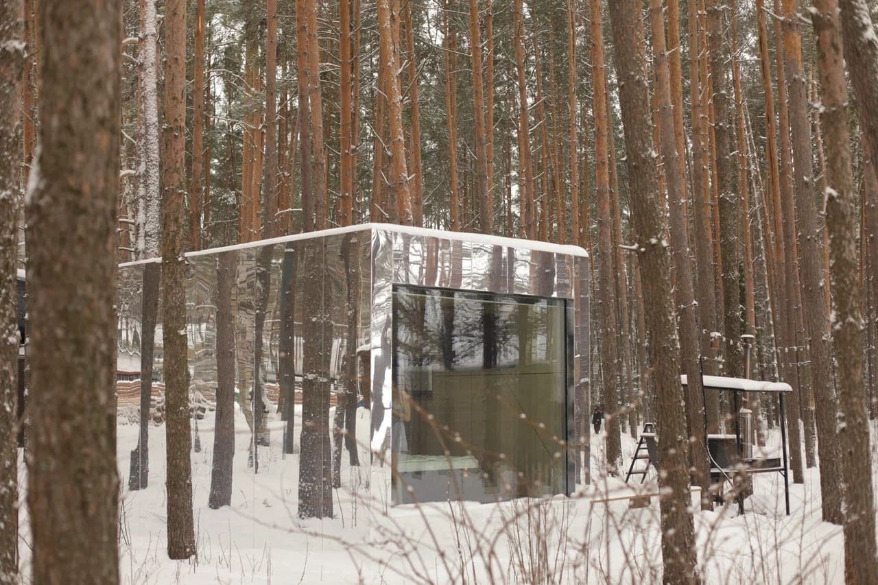 Зеркальный дом на двоих в Море