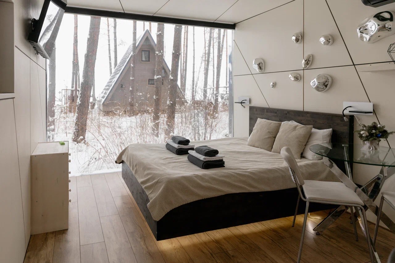 Зеркальный дом на двоих в Море