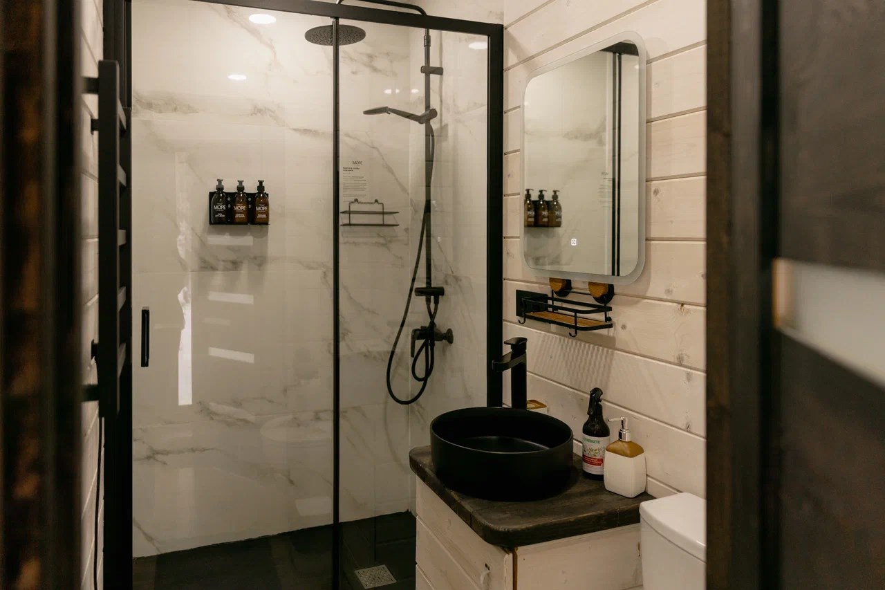 Зеркальный дом на двоих в Море