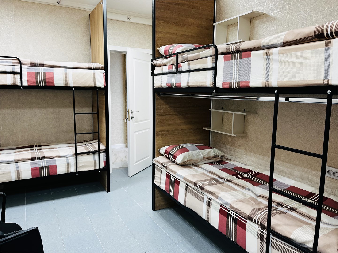 №9 (МЕСТО В 10ти-МЕСТНОМ КАПСУЛЬНОМ ЖЕНСКОМ) в Темпер прайд