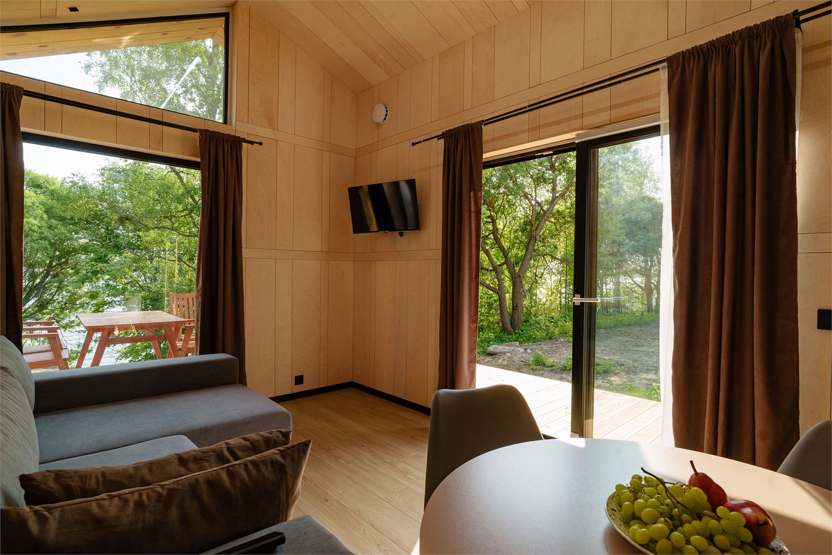 Четырёхместный Барнхаус с видом на озеро в ЭкоPort на Отрадном