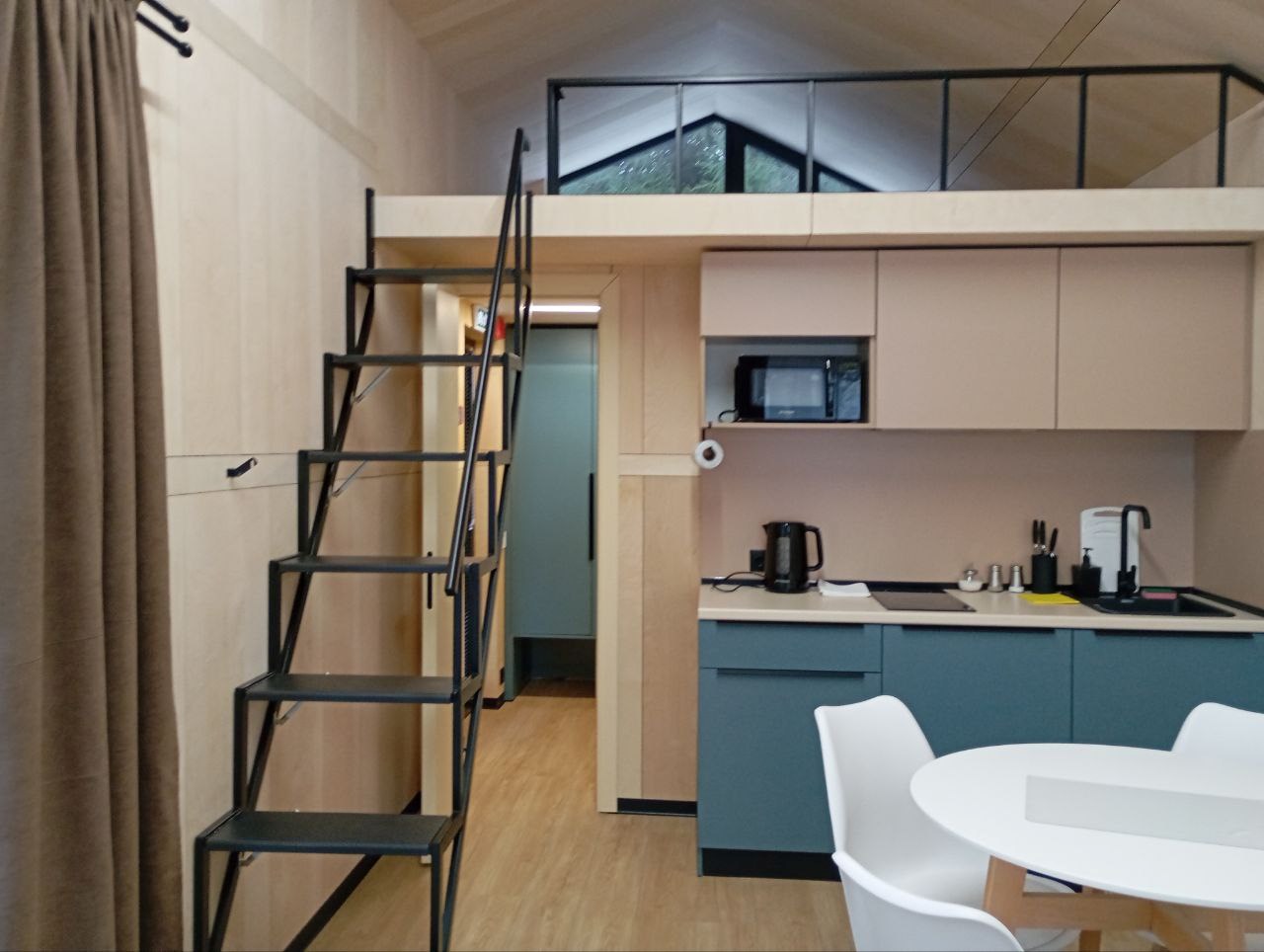 Четырёхместный Барнхаус с видом на озеро в ЭкоPort на Отрадном