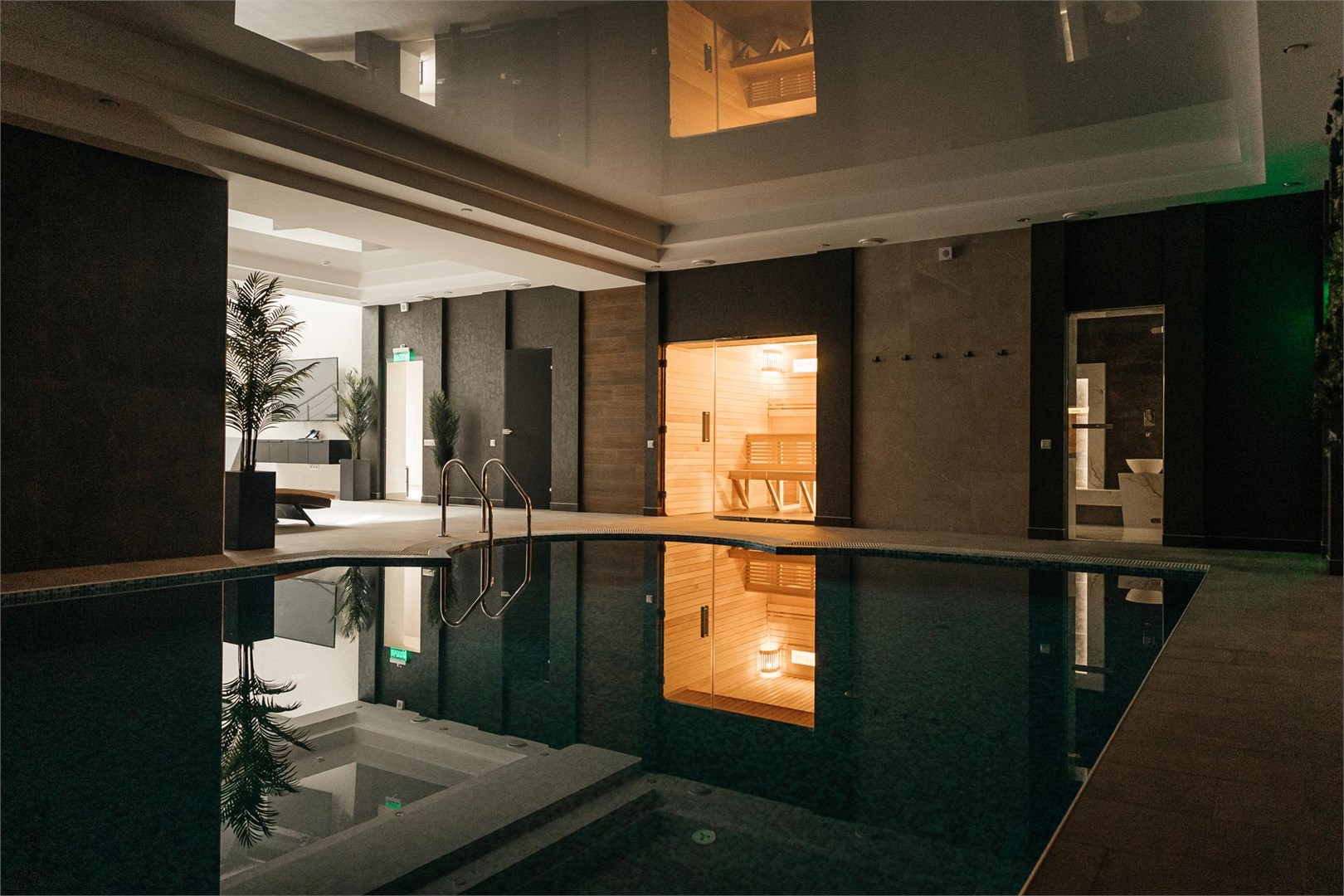Presidential DELUXE - pool в Алекс Роял