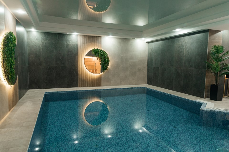 Presidential DELUXE - pool в Алекс Роял