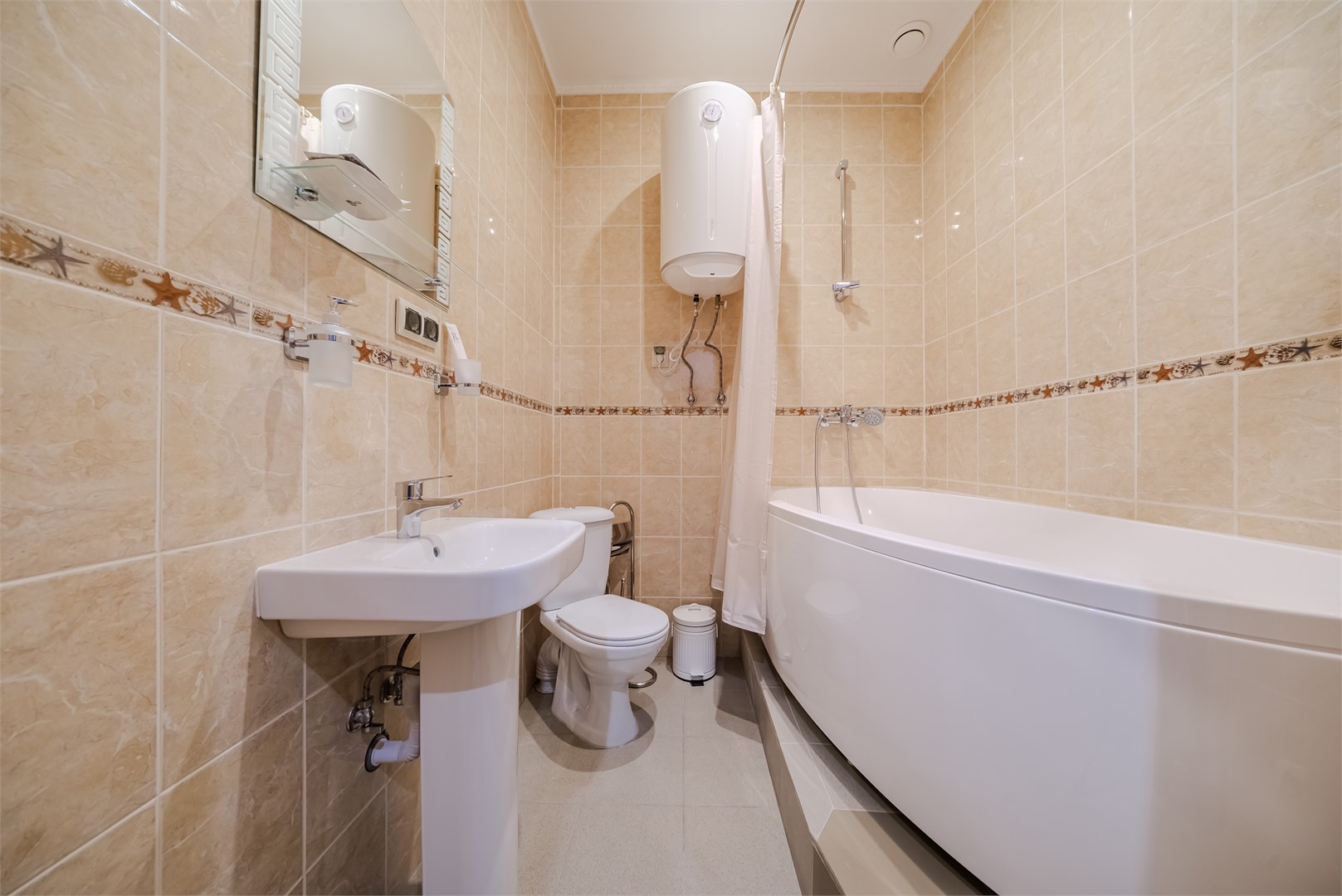 Полулюкс в Виктория