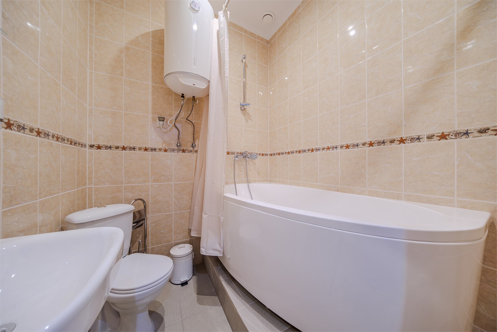 Полулюкс в Виктория