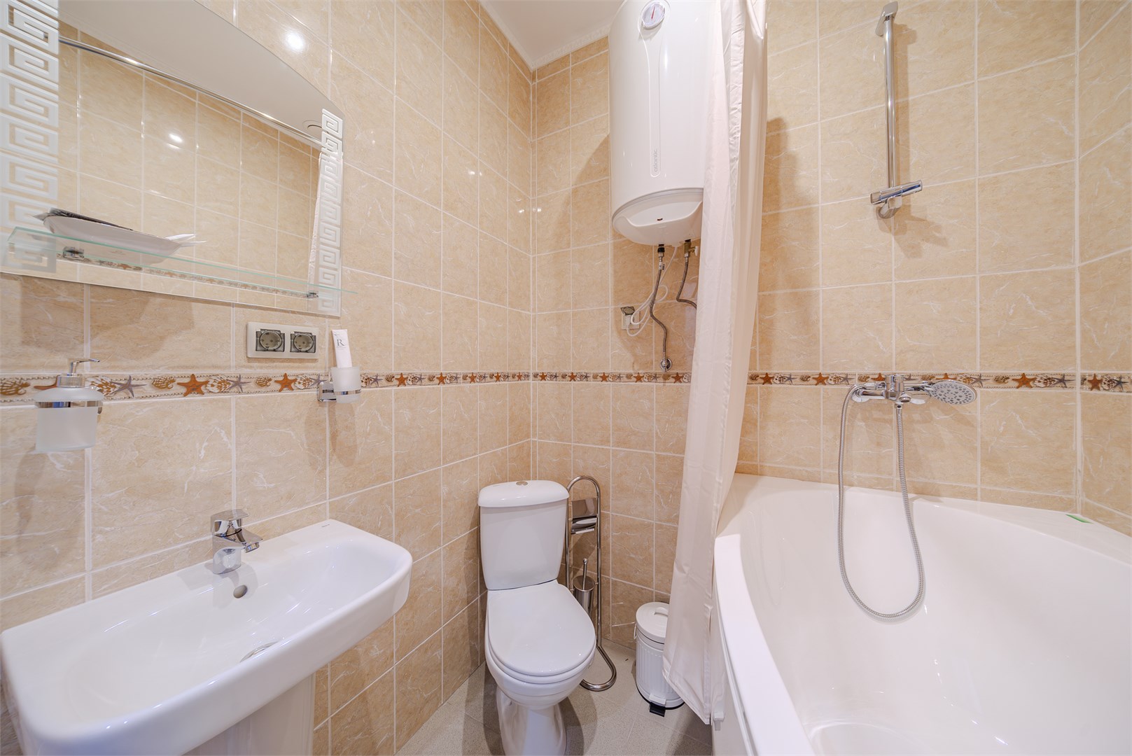 Полулюкс в Виктория