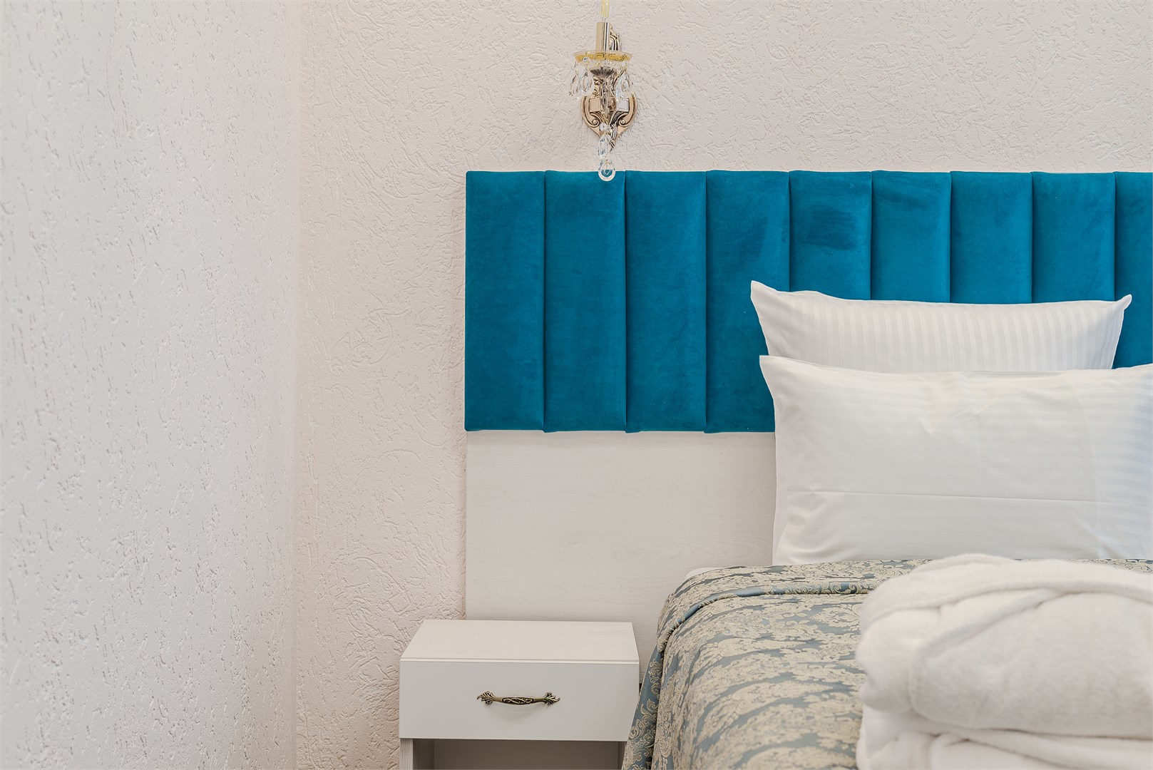 Полулюкс в Виктория