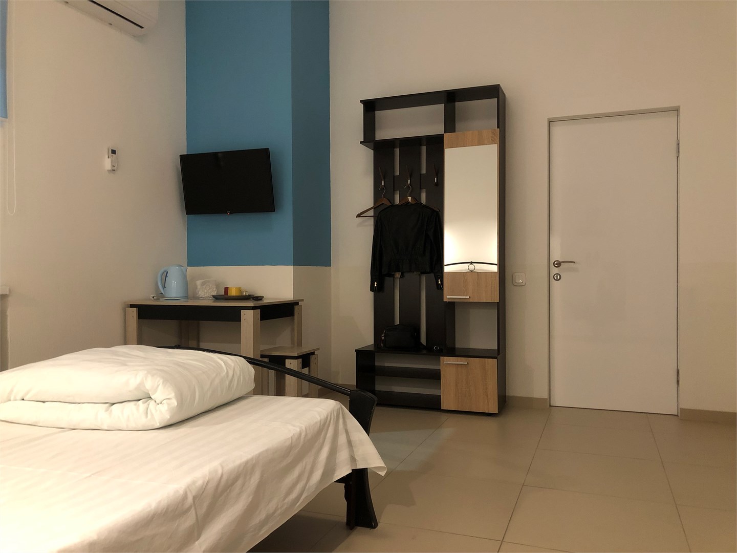 улучшенный двух местный номер с одной большой кроватью в Good Night House