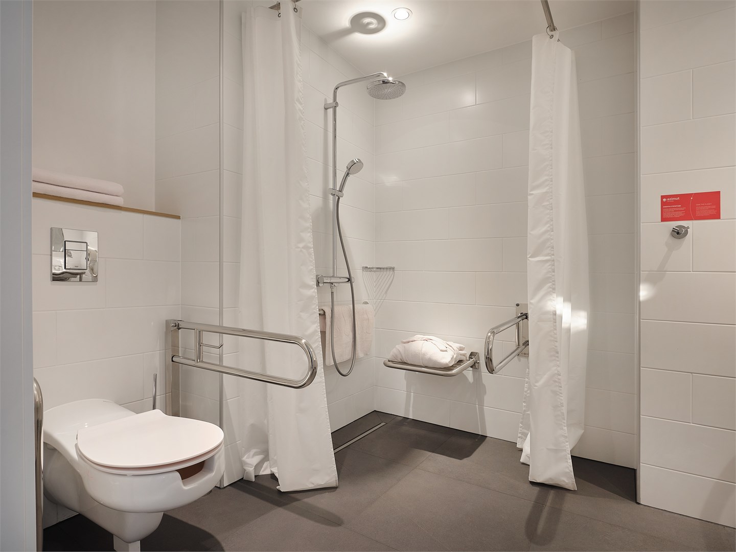 Номер для маломобильных граждан в Azimut