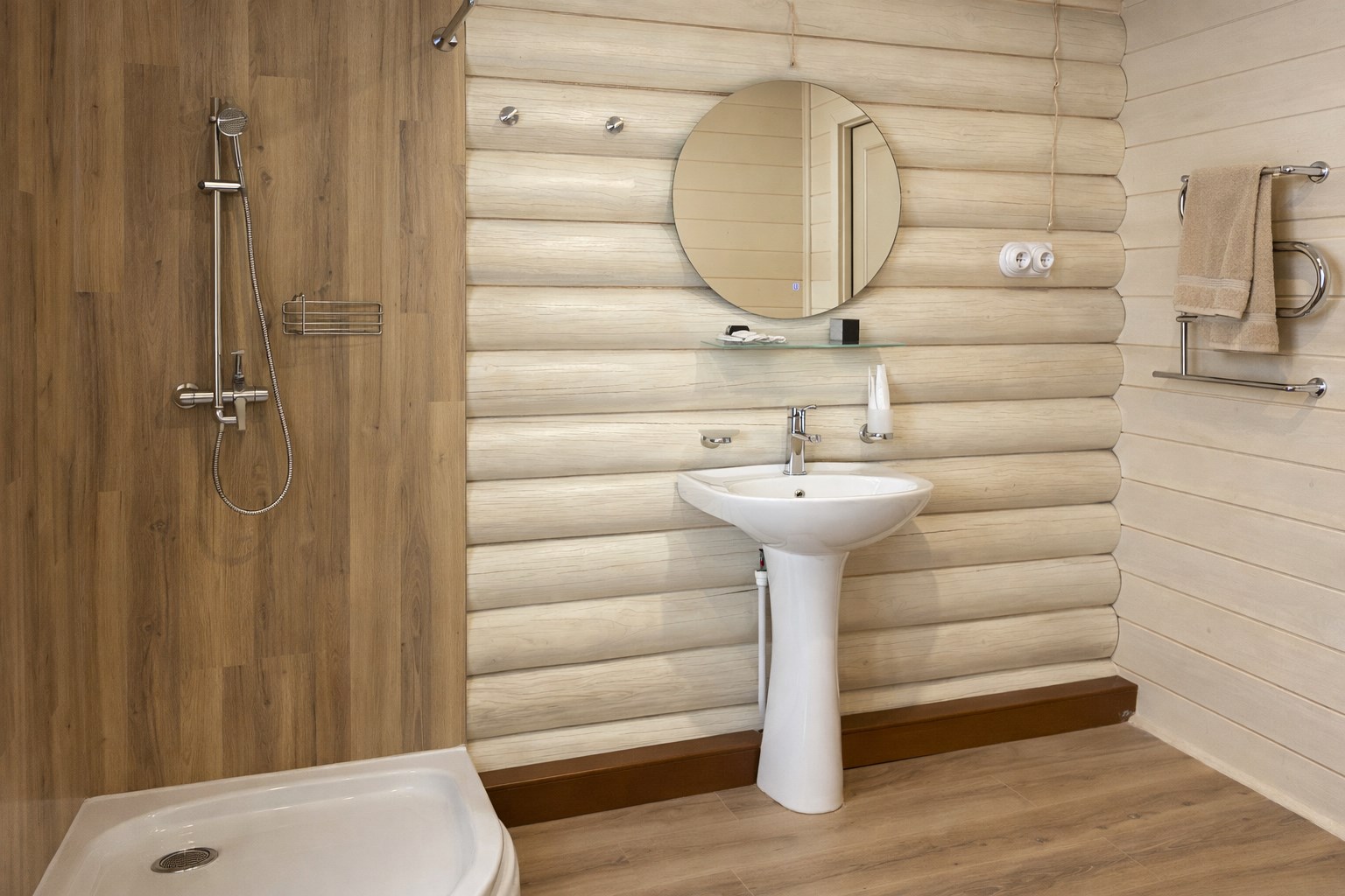 Застава: Хаусбот 3 комн с бассейном, баней и верандой в Застава