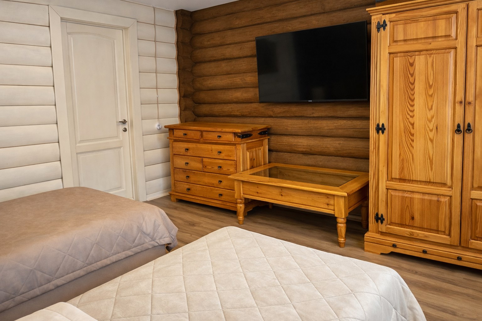 Застава: Хаусбот 3 комн с бассейном, баней и верандой в Застава