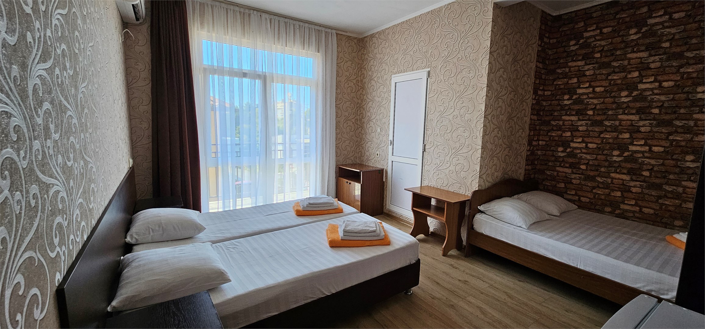 четырехместный с балконом в Сангрия