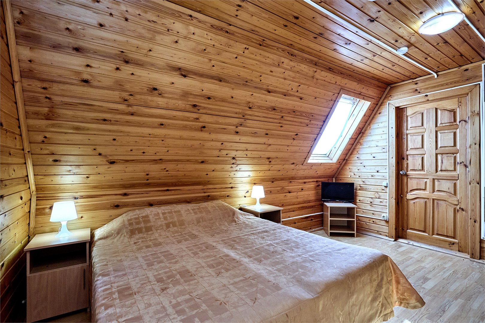 СЕМЕЙНЫЙ 2-Х КОМНАТНЫЙ 7-МЕСТНЫЙ НОМЕР в Солнечный