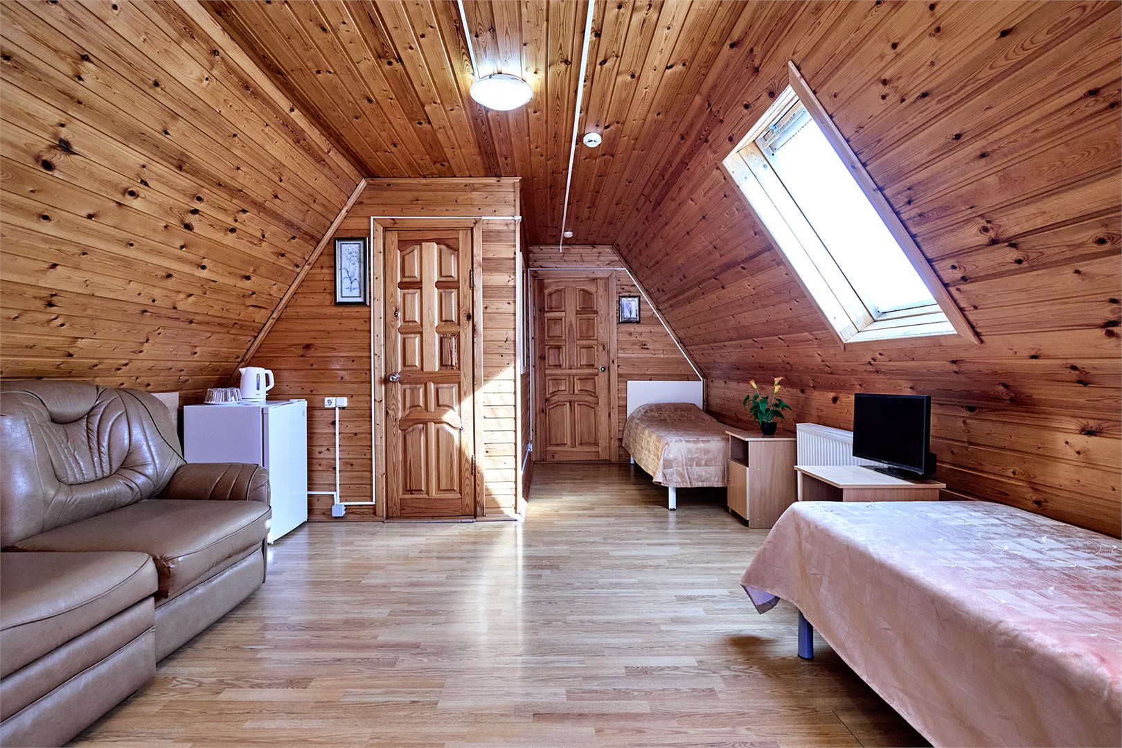 СЕМЕЙНЫЙ 2-Х КОМНАТНЫЙ 7-МЕСТНЫЙ НОМЕР в Солнечный