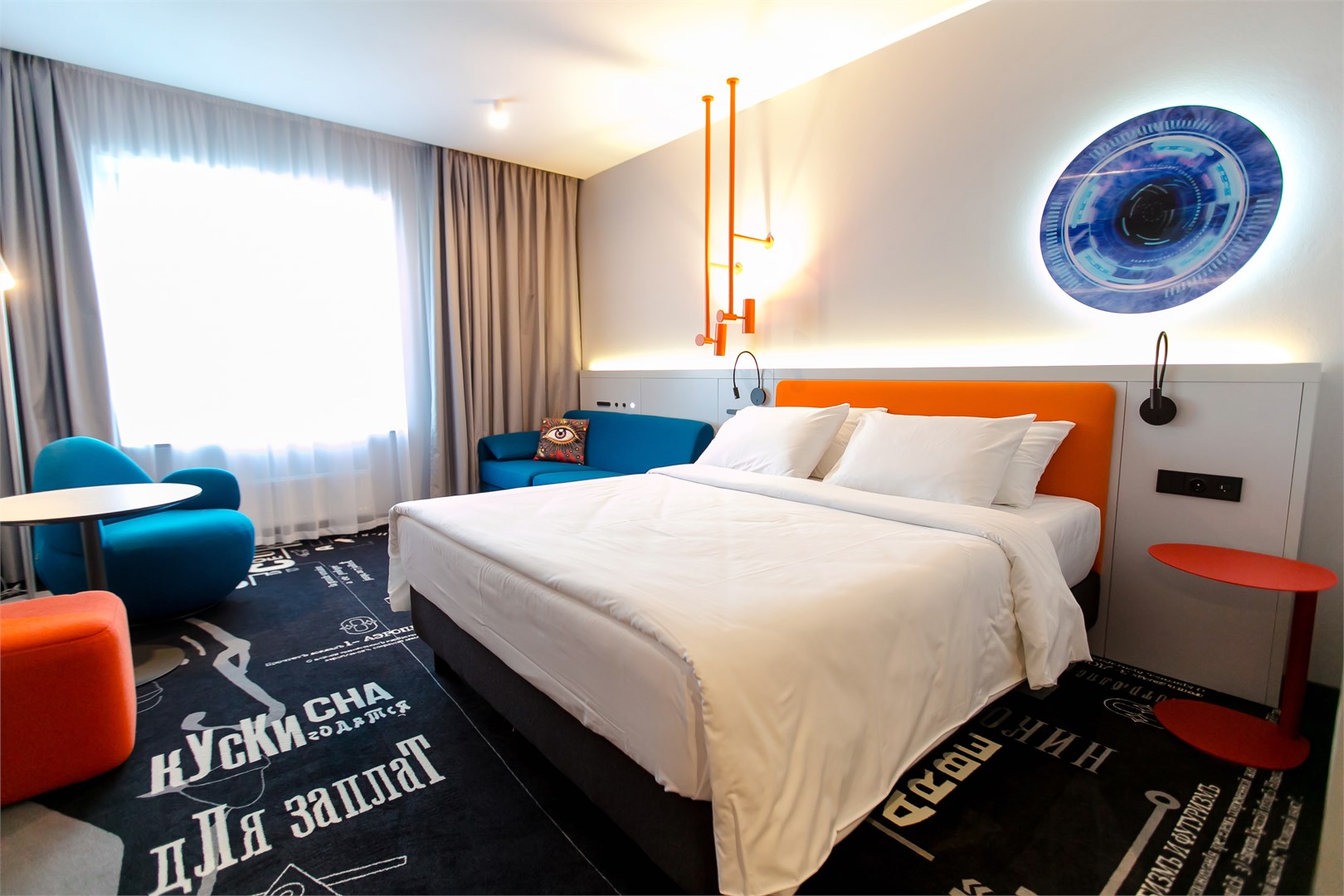 СЕМЕЙНЫЙ НОМЕР - 1 двуспальная кровать и диван в НебоАрт