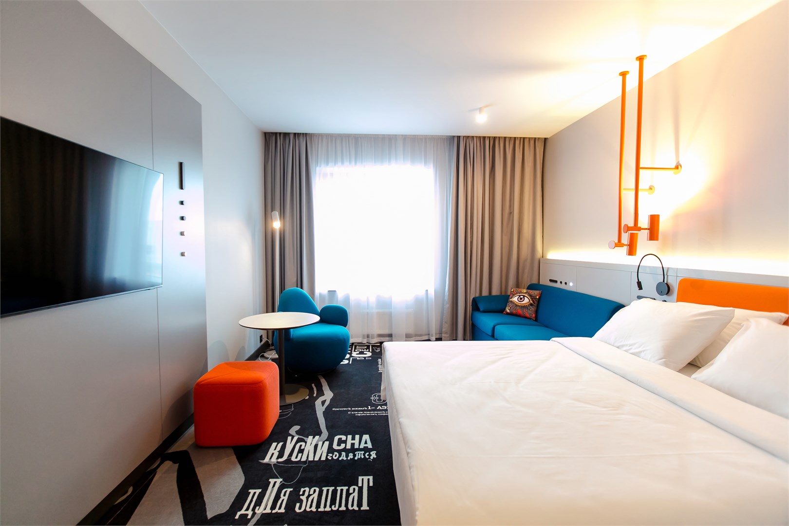 СЕМЕЙНЫЙ НОМЕР - 1 двуспальная кровать и диван в НебоАрт