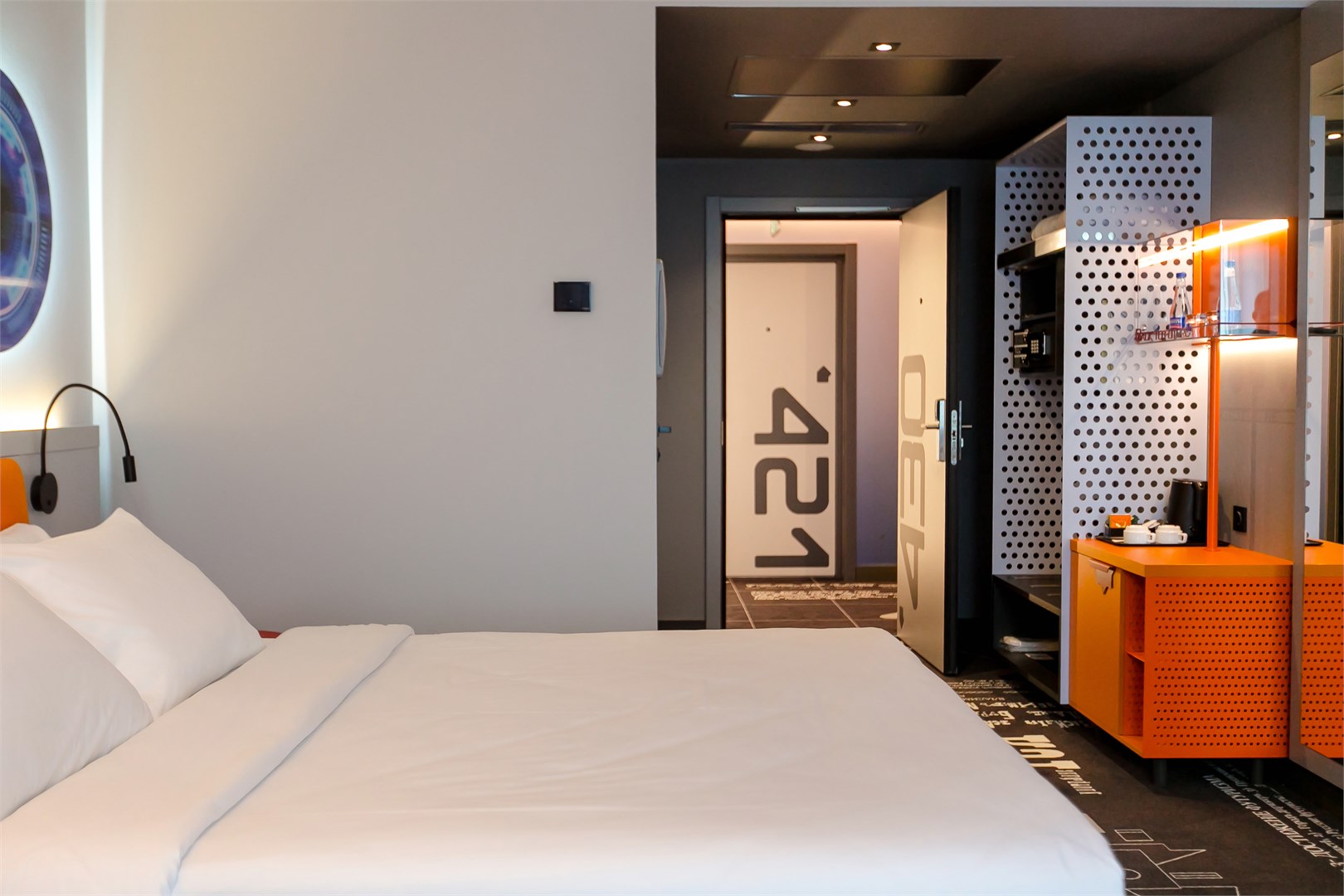 СЕМЕЙНЫЙ НОМЕР - 1 двуспальная кровать и диван в НебоАрт