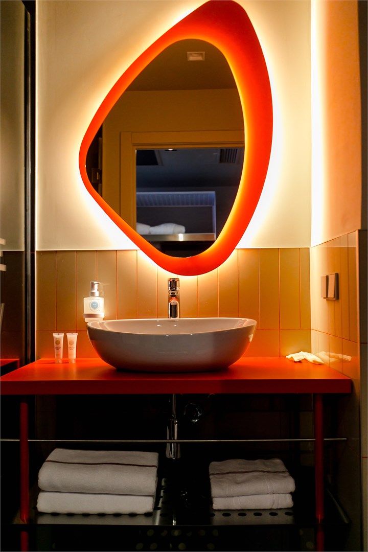 СЕМЕЙНЫЙ НОМЕР - 1 двуспальная кровать и диван в НебоАрт