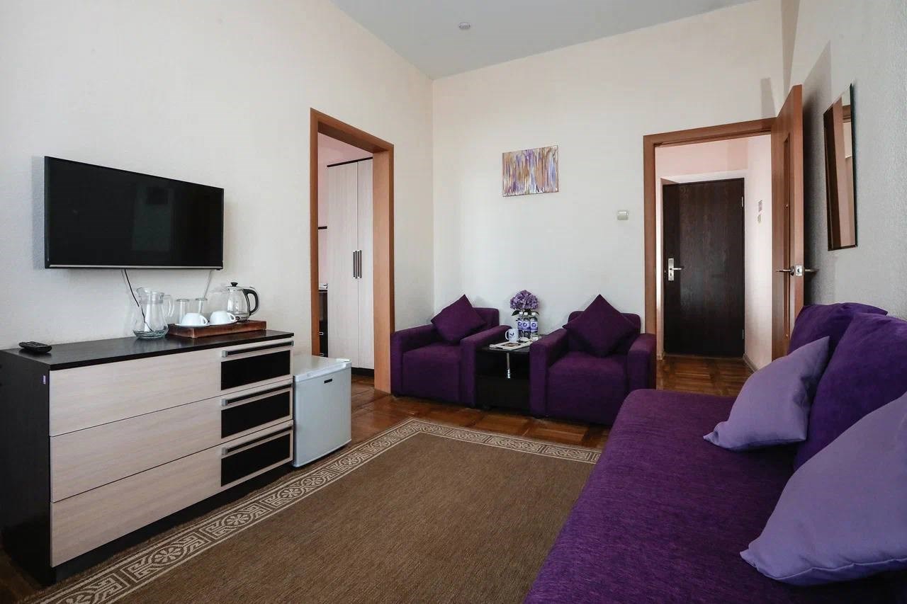 Главный корпус 2-комнатный номер в Надежда