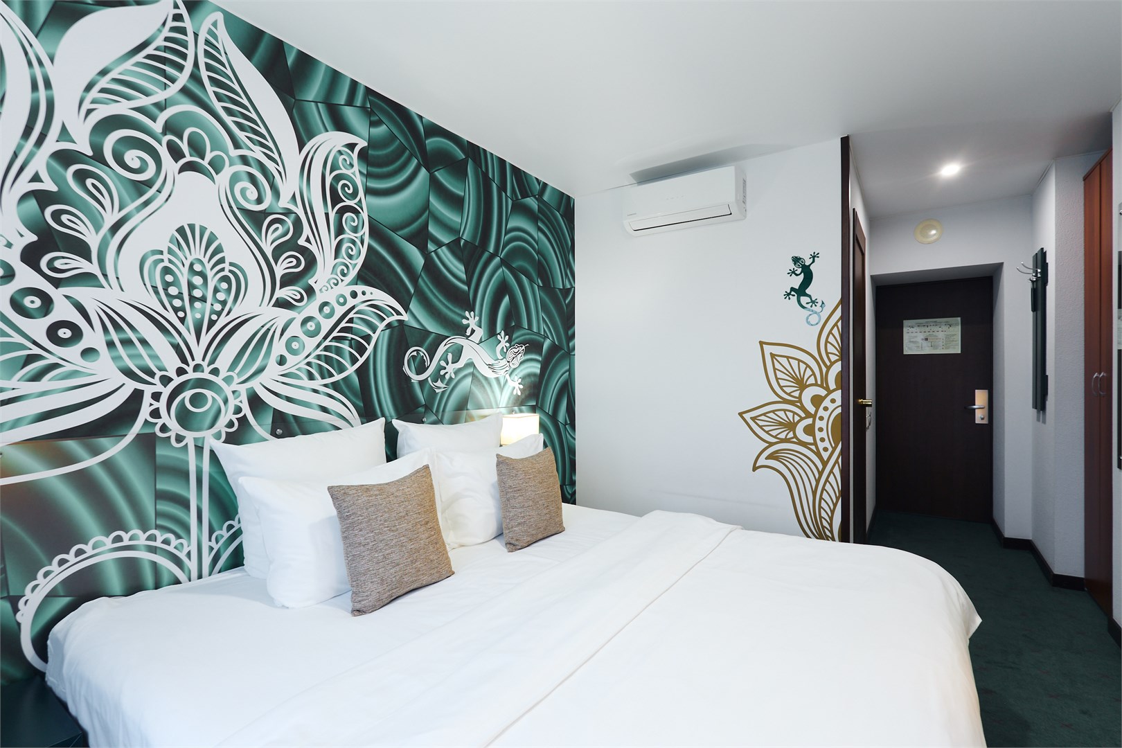 Номер улучшенный с двуспальной кроватью в Восток